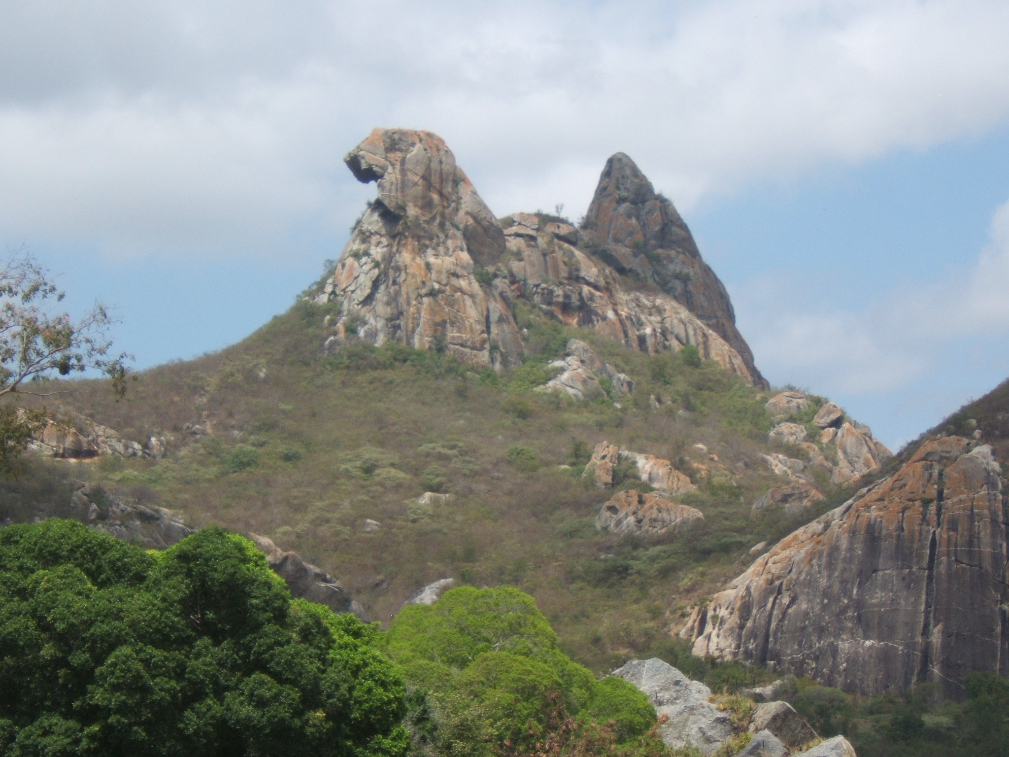 Pedra_da_Galinha_Choca_-_Broody_Hen's_Rock